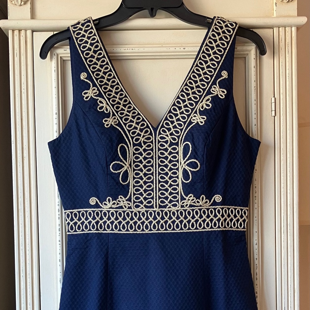 Stunning Lilly Pulitzer Navy Cotton Pique Gold Embroidered Shift Dress